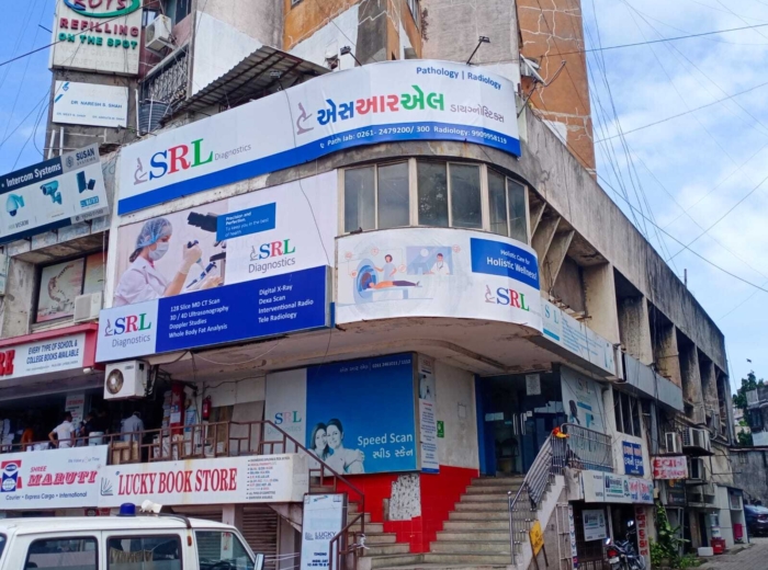 SRL Diagnostics - Inshop Branding - Surat Lab